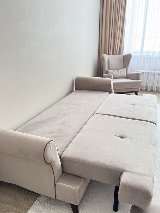 Диван с двумя креслами