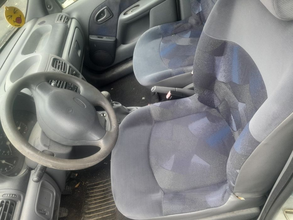 Продавам рено клио 1.2 бензин на части