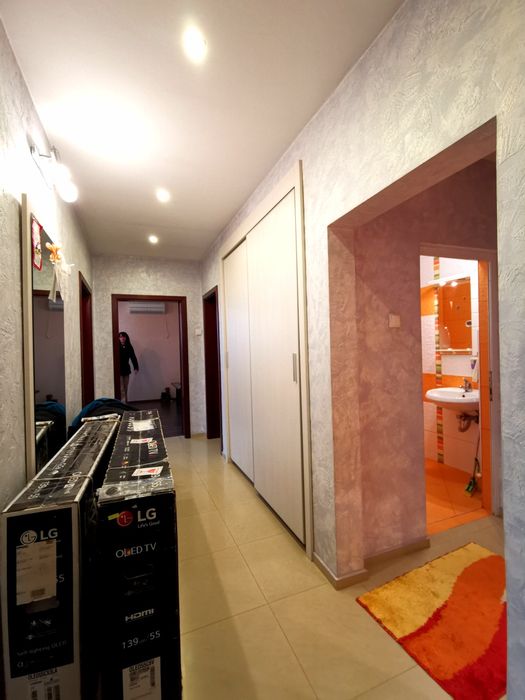 Етаж от къща , с двор и гараж в село Първомайци