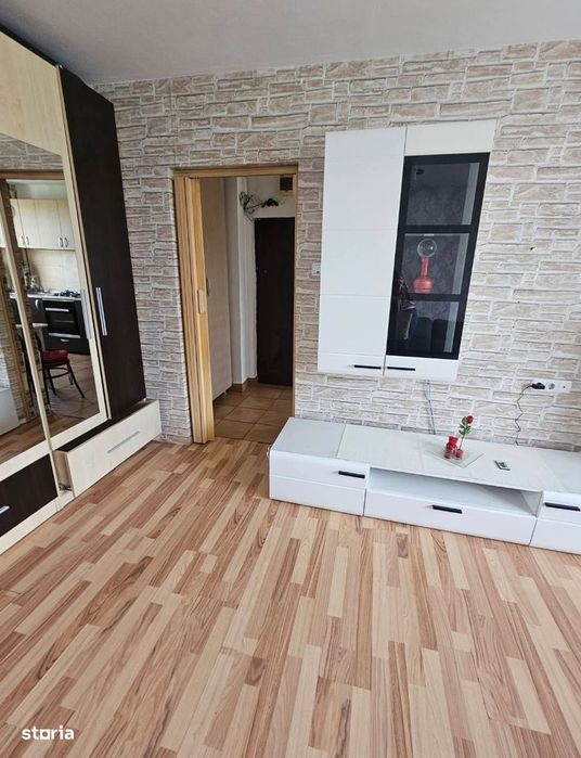 Apartament 2 camere /balcon inchis Piata Bucuresti
