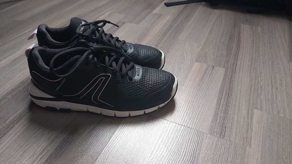 Adidași impermeabili