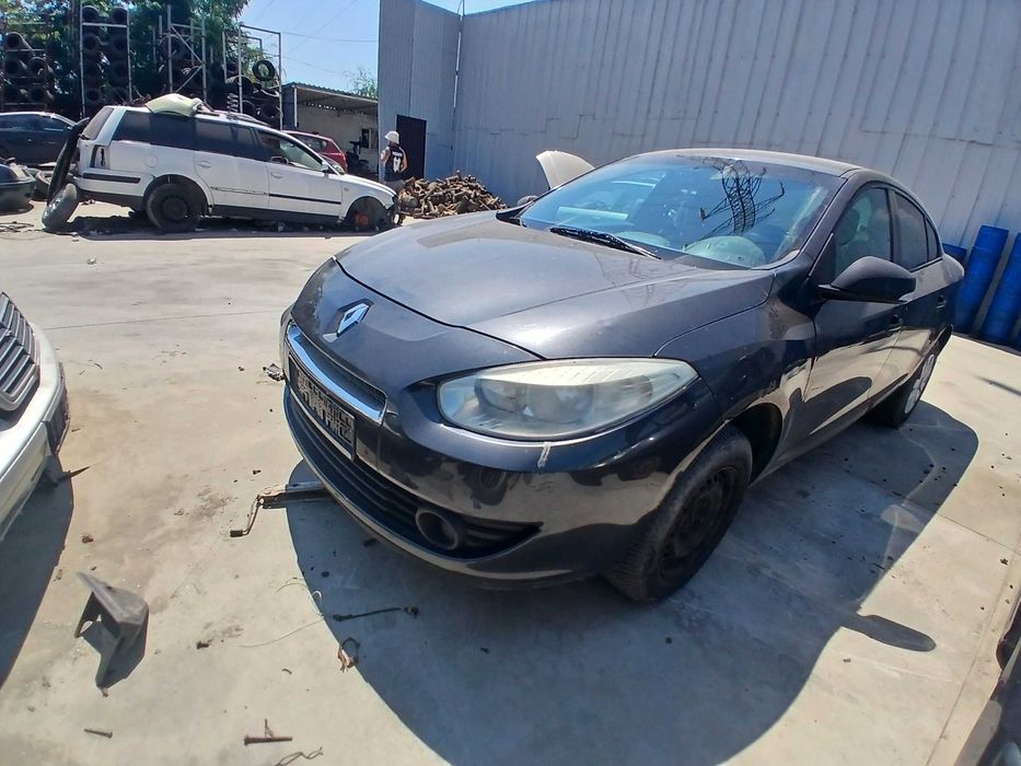 dezmembrez renault fluence
