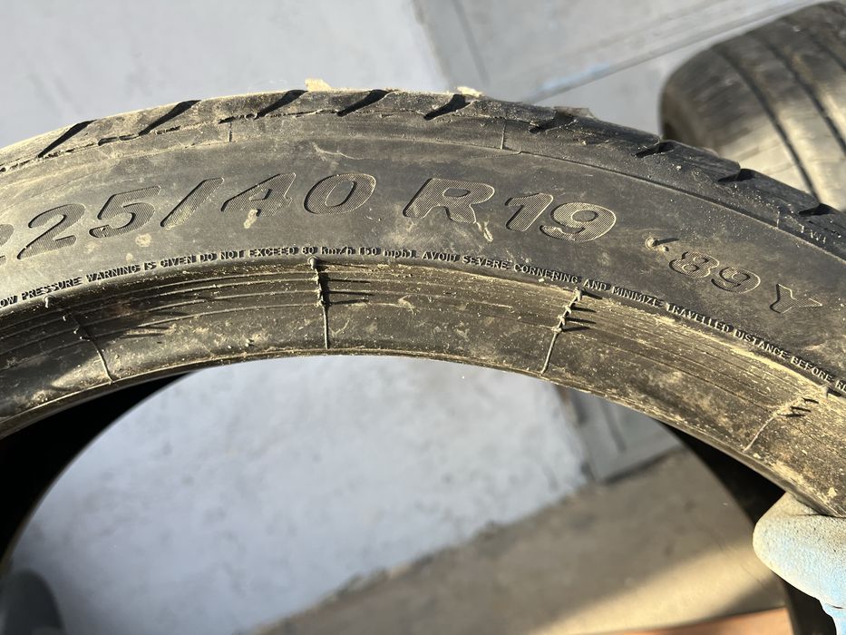 2 бр. летни гуми 225/40/19 Pirelli RSC DOT 1821 6/6,5 mm
