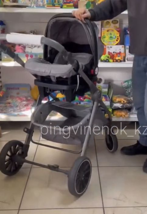 Продам классную коляску 3 в 1