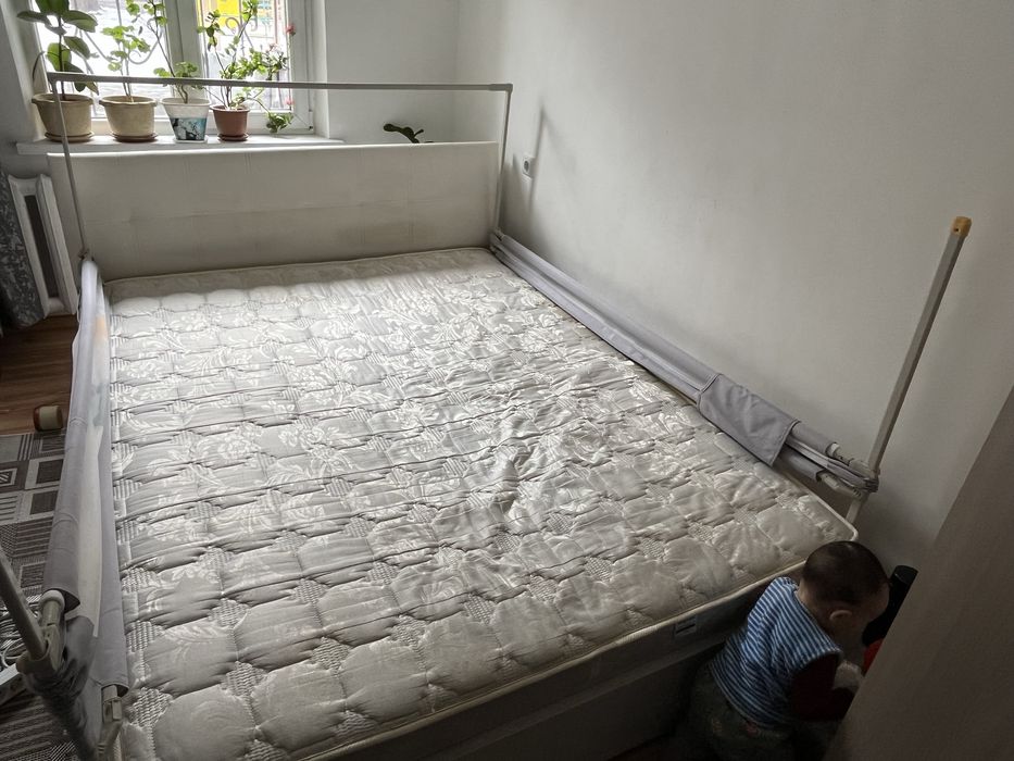 Продам кровать с матрасом