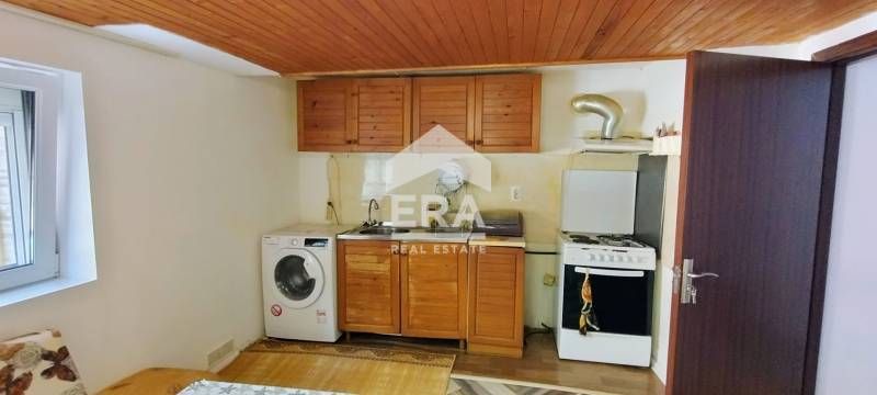 Дава се под наем Етаж от къща в Кърджали, Център - 77 кв.м за 205 € - Снимка #3