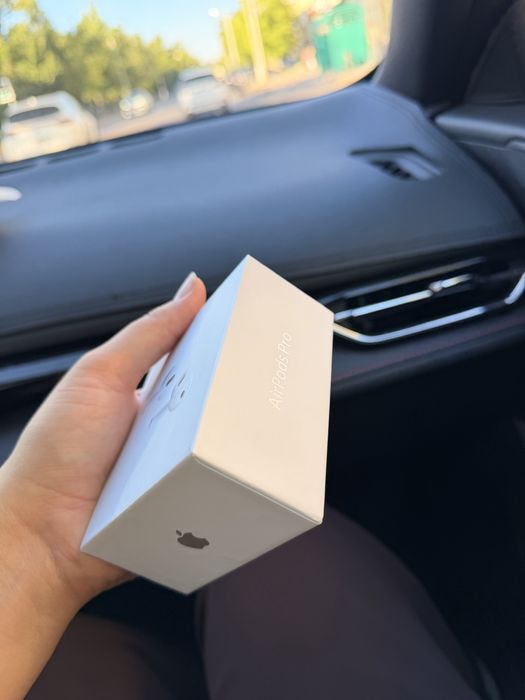 Продаю AirPods pro 3