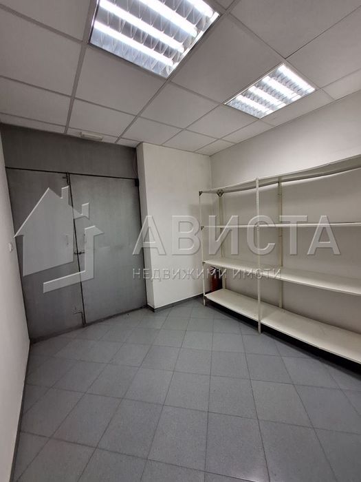 Дава се под наем Магазин в София, Гоце Делчев - 130 кв.м за 795.6 € - Снимка #1