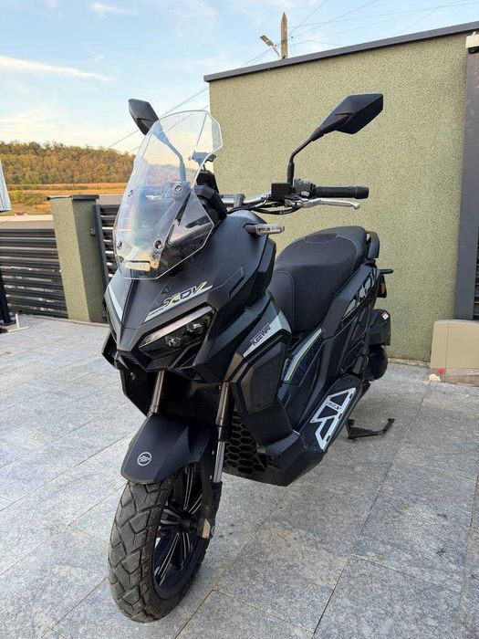 Scuter keeway vieste XDV 300cmc, compact si usor pentru oras fara a sacrifica puterea