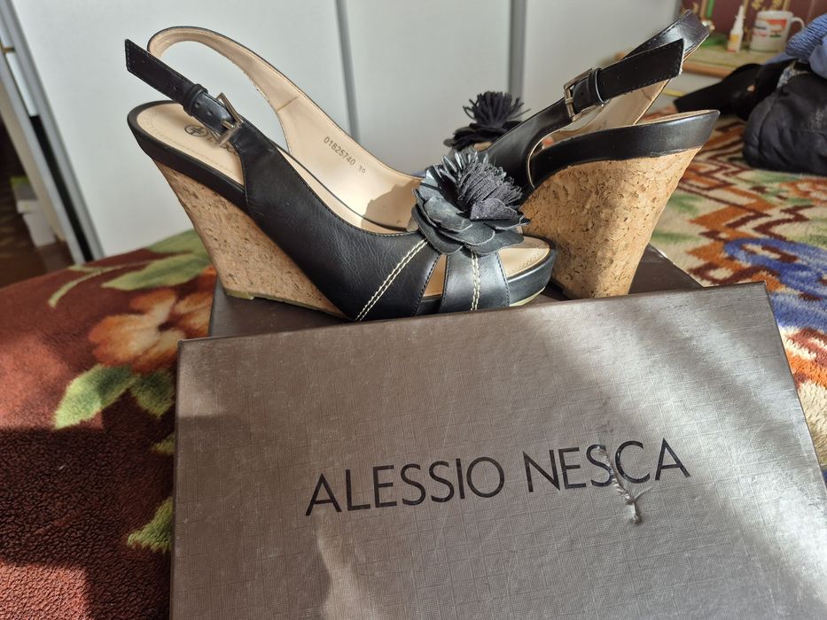 Продам обувь женскую