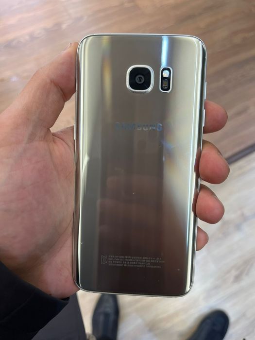 Samsung S7 edge.