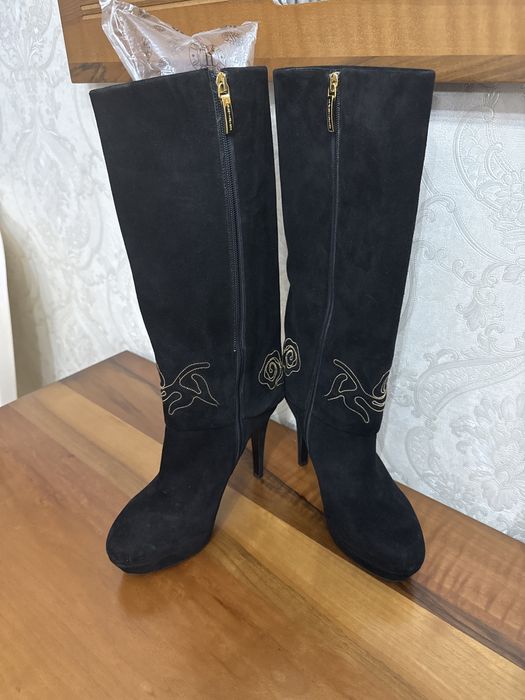 Продам женские сапоги