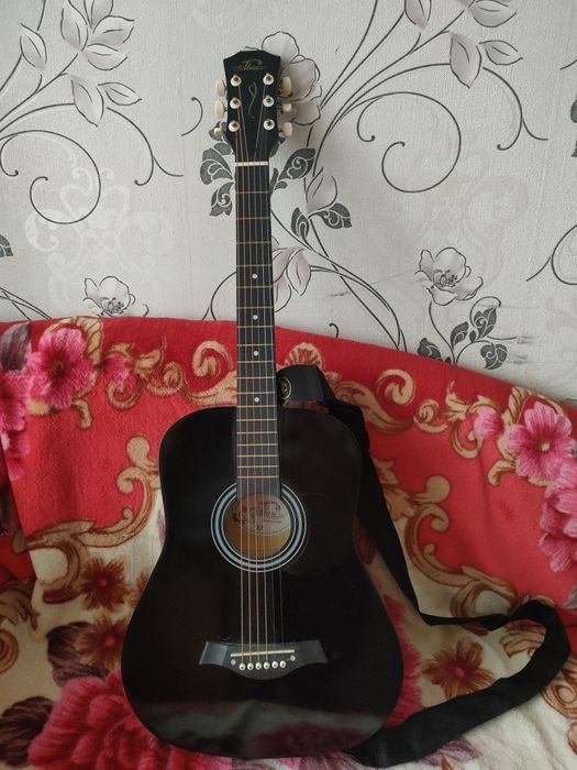 Акустическая гитара ALAU