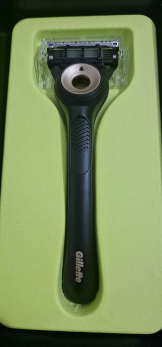 Gillette Labs Black and Gold edition nou