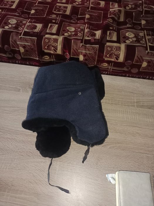 Продам шапки новые.