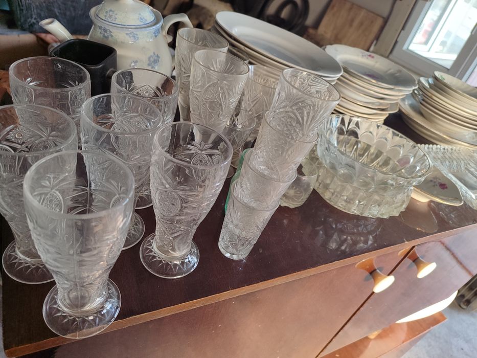 Посуда тарелки стаканы 200т