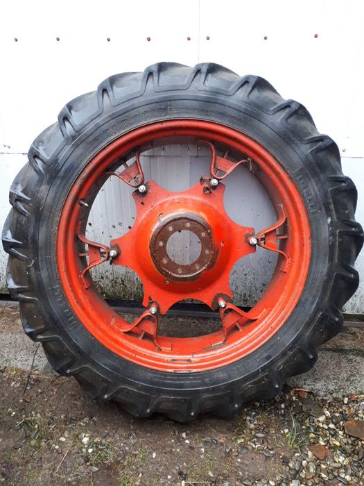 Vând roți de tractor