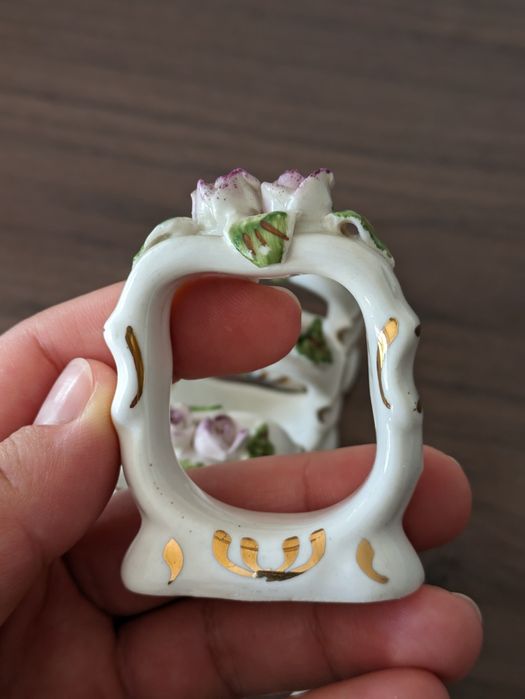 Порцеланови пръстени с рози