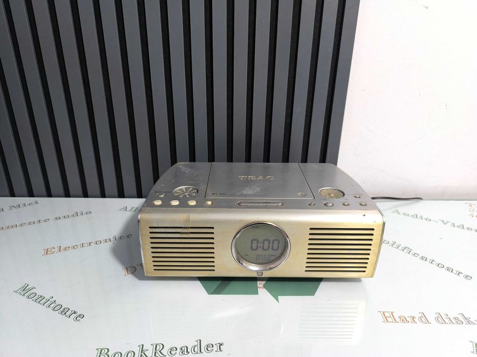 CD Receiver TEAC SX, cu radio FM, intrare AUX si iesire casti