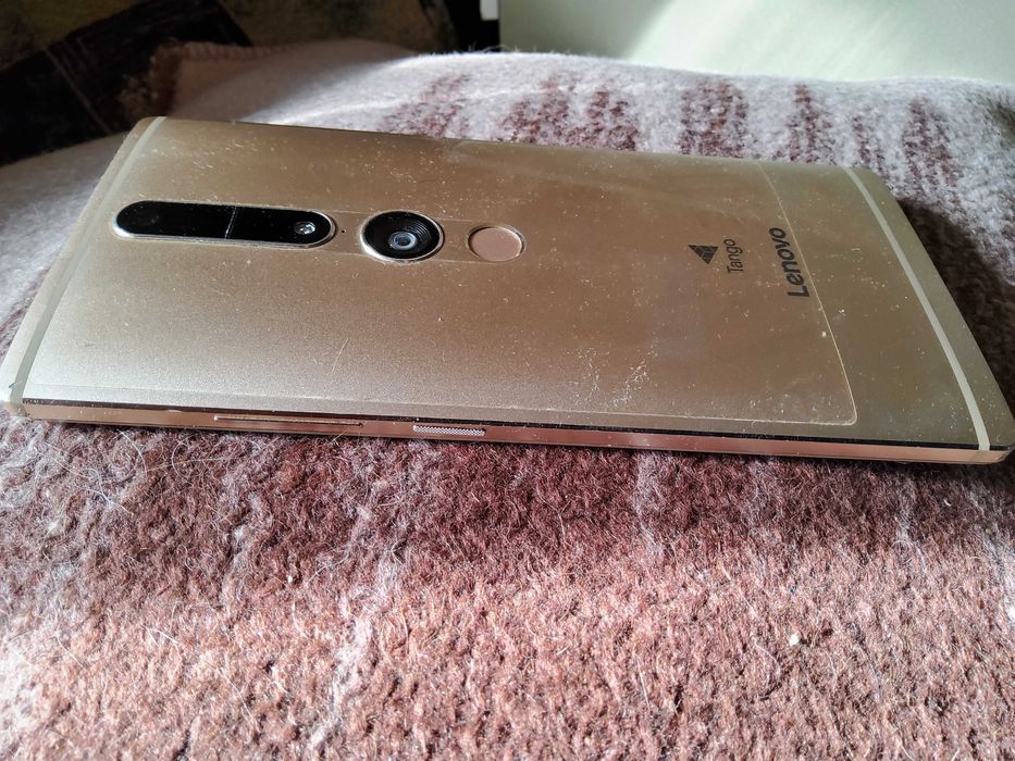 Флагман 3Д-Камерофон Lenovo Tango с самым большим у смартфонов экраном