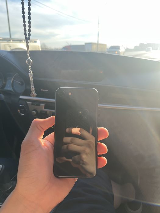 Айфон SE.              .