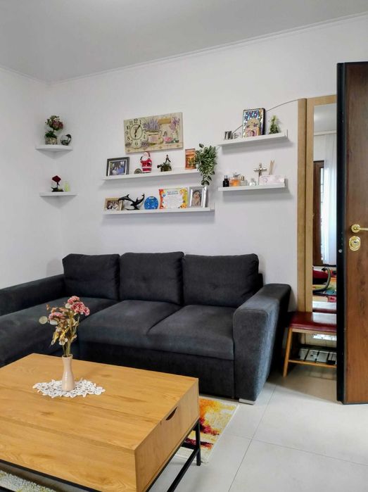 Apartament de vanzare la curte!