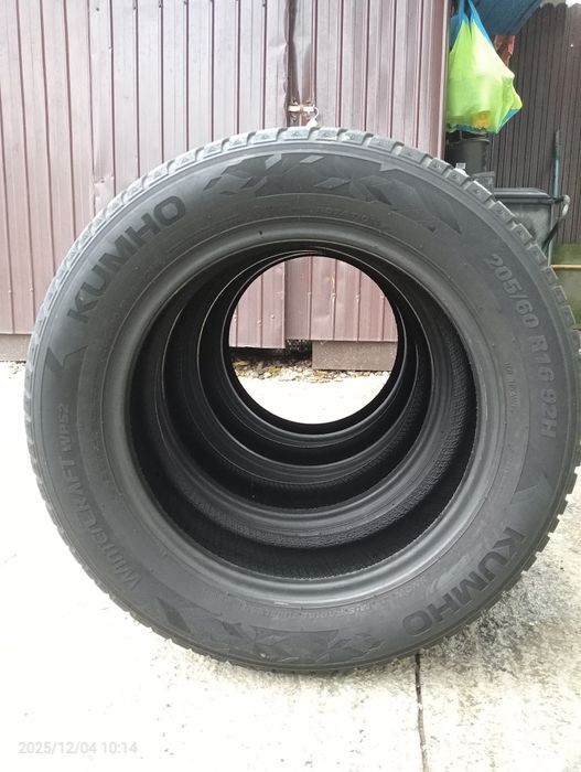 Set 4 anvelope iarnă 205/60 R16 Kumho WP52 M+S 92H DOT 3722
