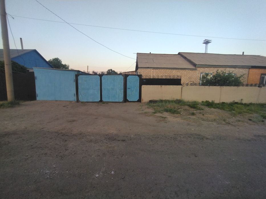 Продам квартиру в жилом доме с земельным участком 10 соток