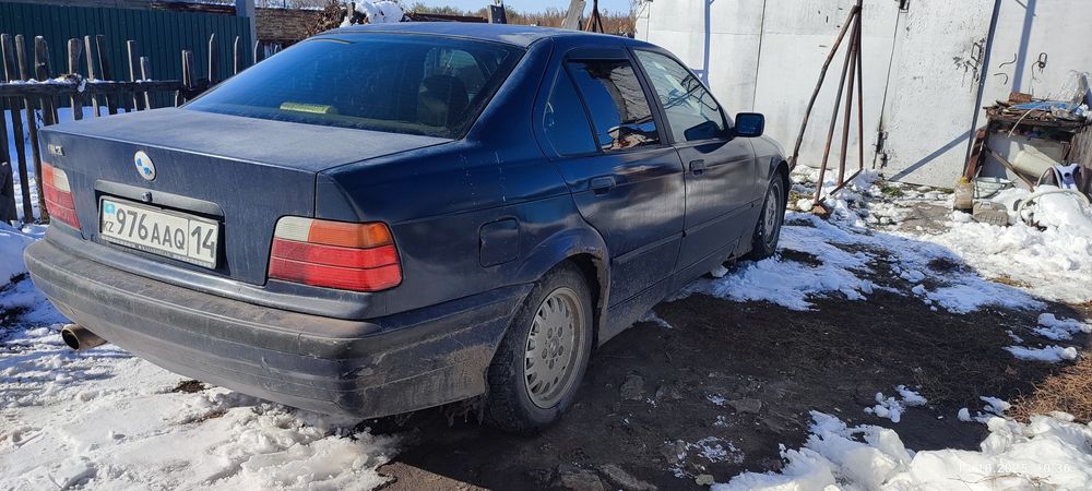 Продам BMW 320i седан