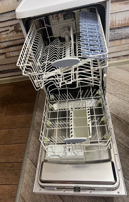 Продаю посудомомоечную машину