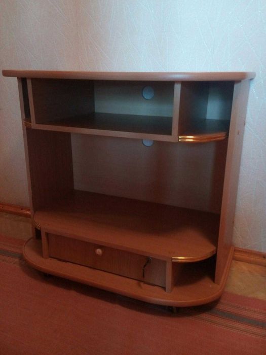 Продаётся  тумба под телевизор и этажерка - стеллаж