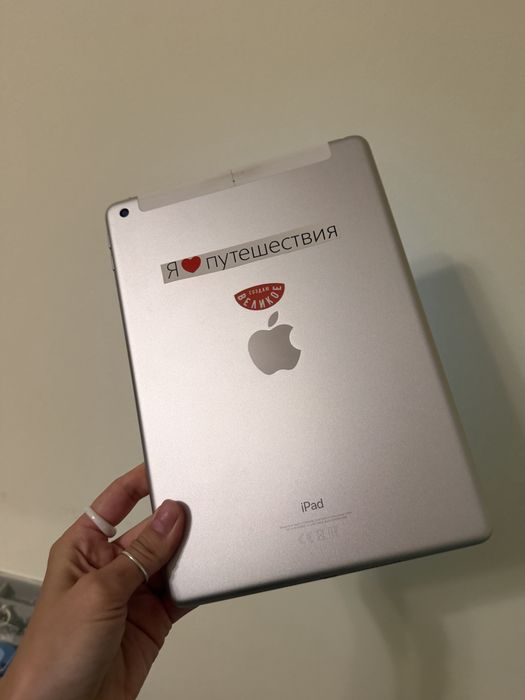 IPad белый 6го поколения