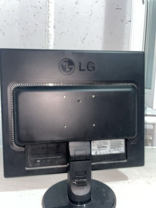 Монитор рабочий LG