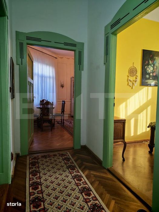 Cladire istorica, apartament 2 dormitoare, decomandat, zona Sinaia