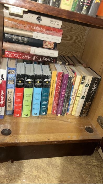 Продаю очень много книг