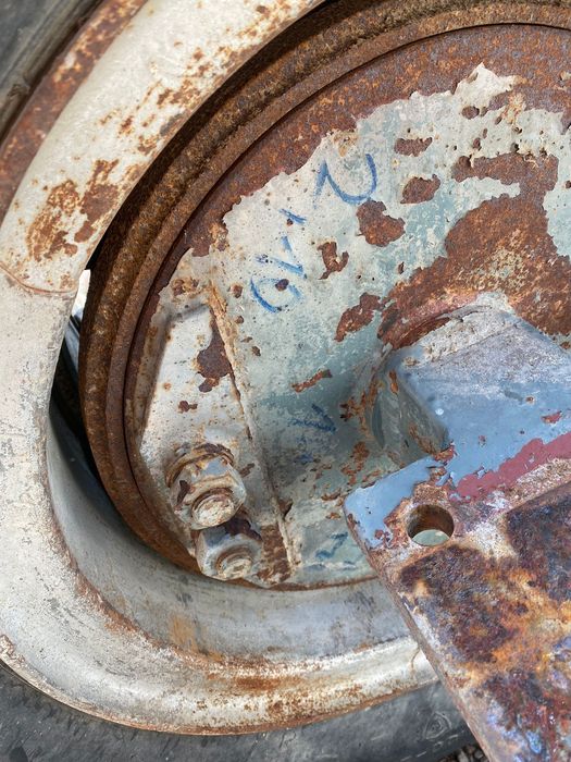 Axa 12 tone, 2.10 m latimea exterioara, cu frana