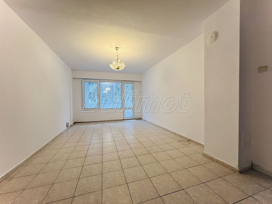 Тристаен апартамент кв.Младост