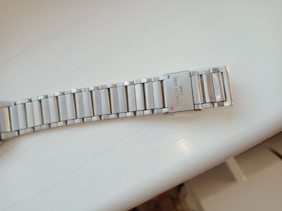 часовник водоустоичив Q Q