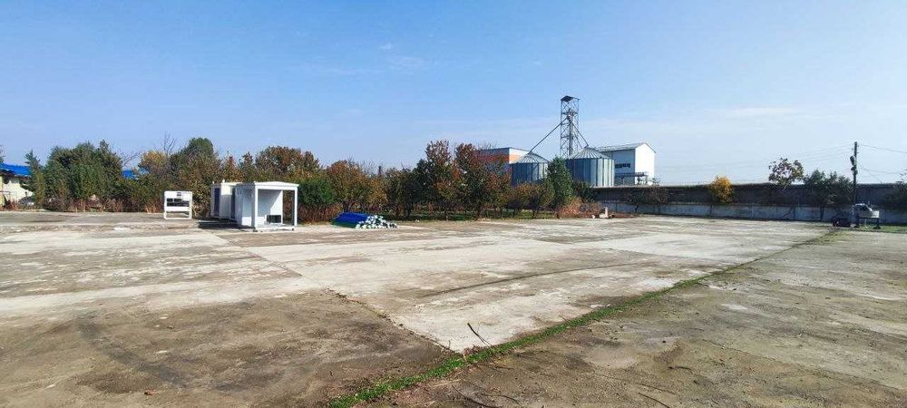 Продаётся земельный участок с постройкой