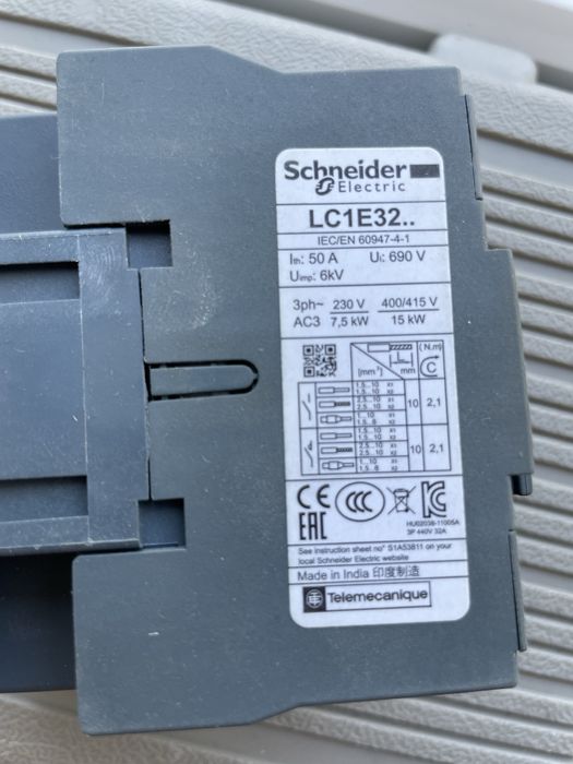 Контактор 32А 220в.