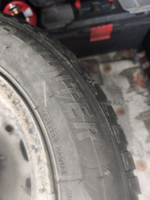 2 броя зимни гуми 175 / 65 / 14