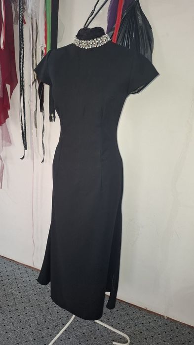 Zamonaviy oqshom libosi