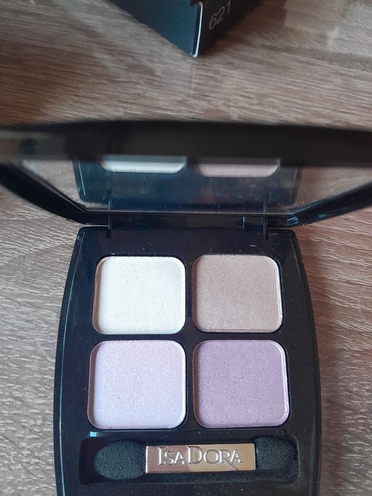 Наборы теней Нуба и IsaDora