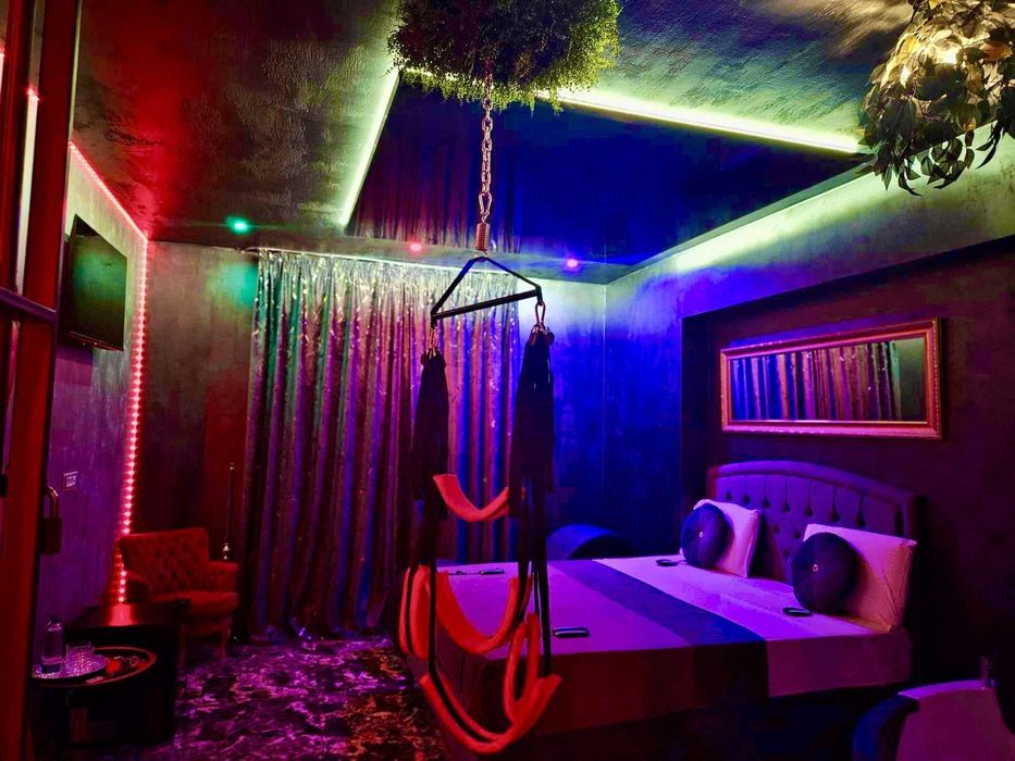Regim hotelier - love room jacuzzi, camere BDSM