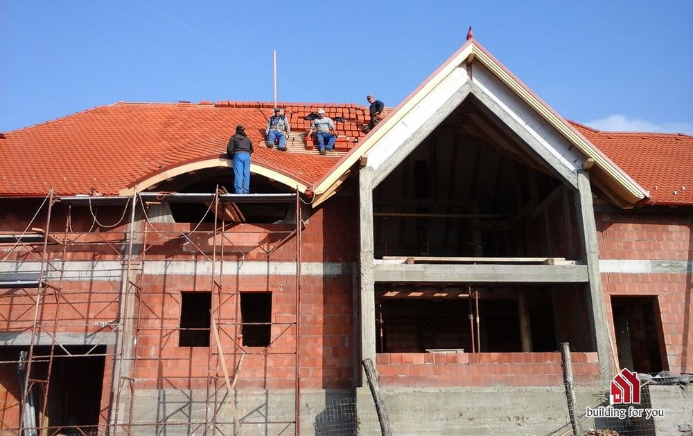 Executam lucrări în  construcții case în rosu și finisat