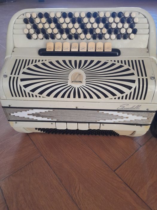 Acordeon/Harmonica Hohner cu butoane Hohner