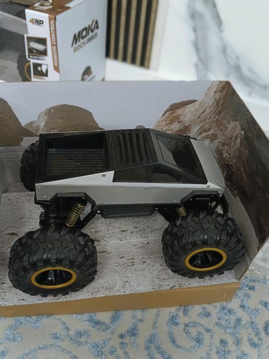 Продам внедорожник машинку