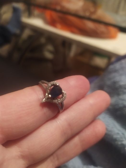 Продам красивое серебряное кольцо