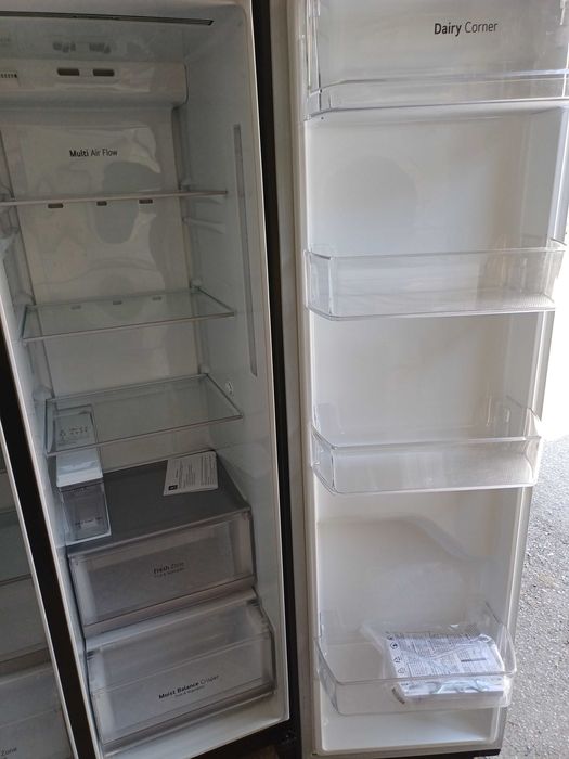 Хладилник LG Side by side NoFrost
