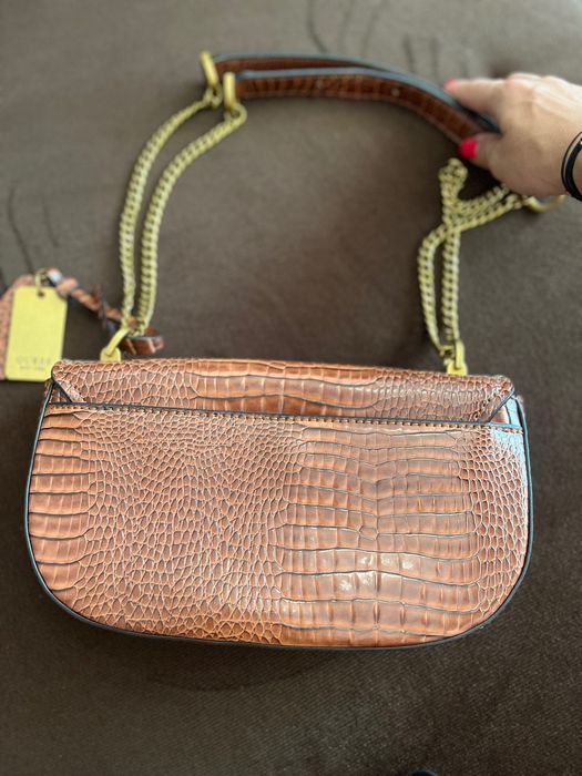 Дамска чанта Guess